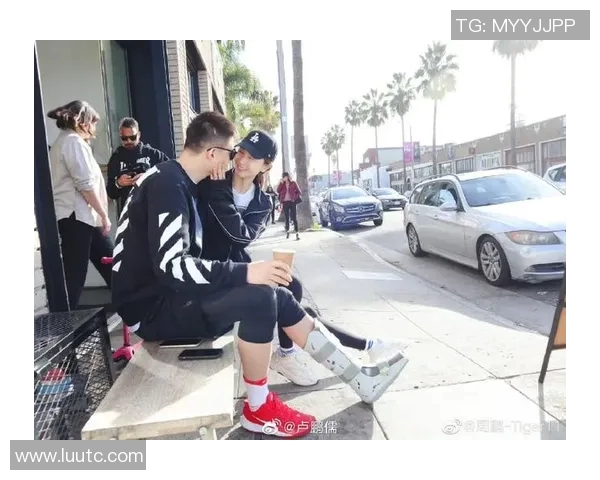 周鹏:从青涩少年到篮球巨星的奋斗历程与荣耀时刻 周鹏:从青涩少年到篮球巨星的奋斗历程与荣耀时刻